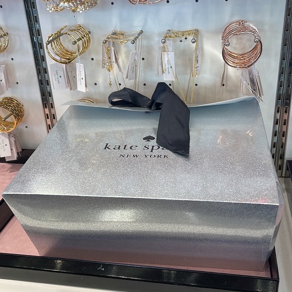 Kate Spade Gift Bag
Glitter - Picture 14 of 16